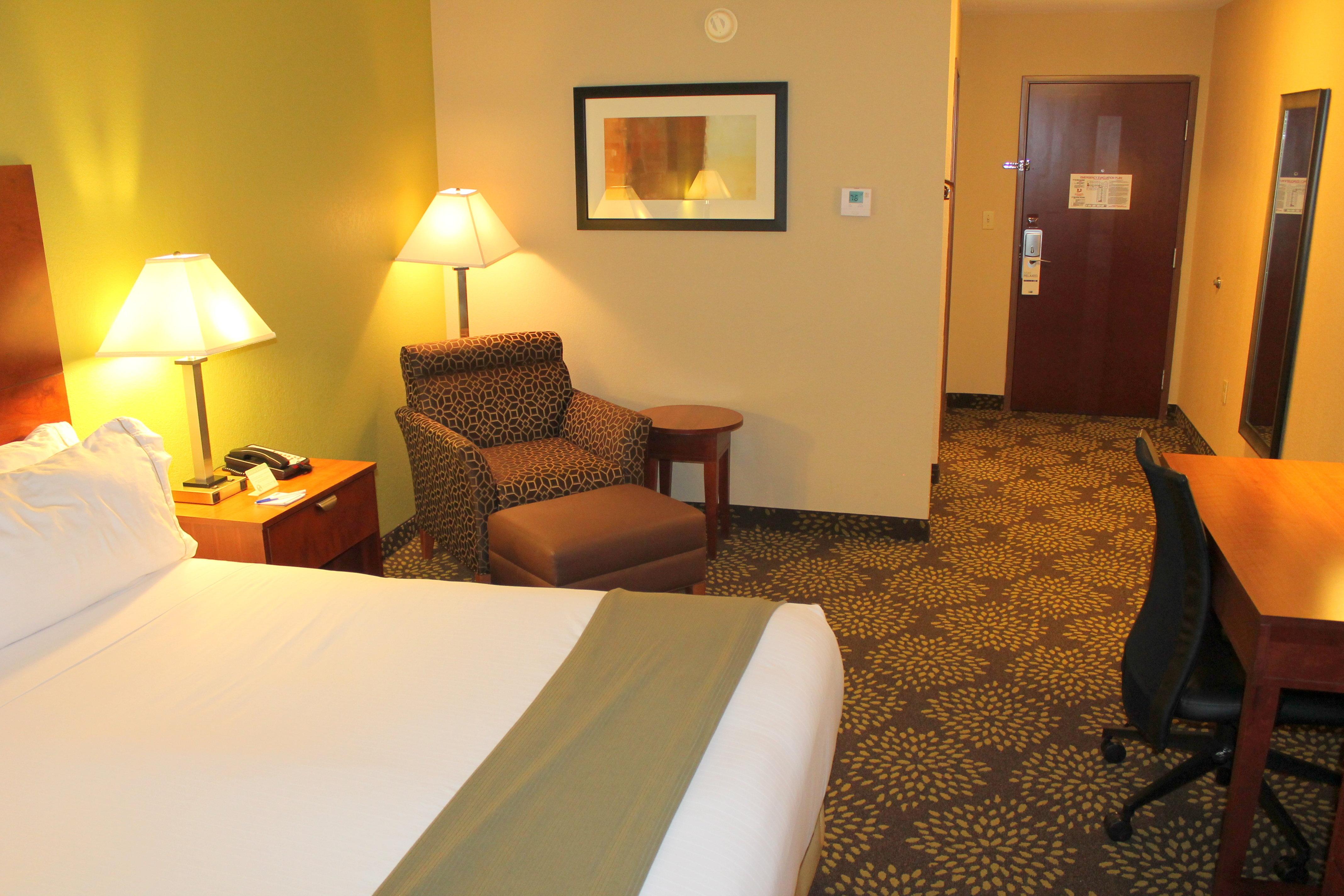 Holiday Inn Express Hotel & Suites Starkville, An Ihg Hotel Exterior foto